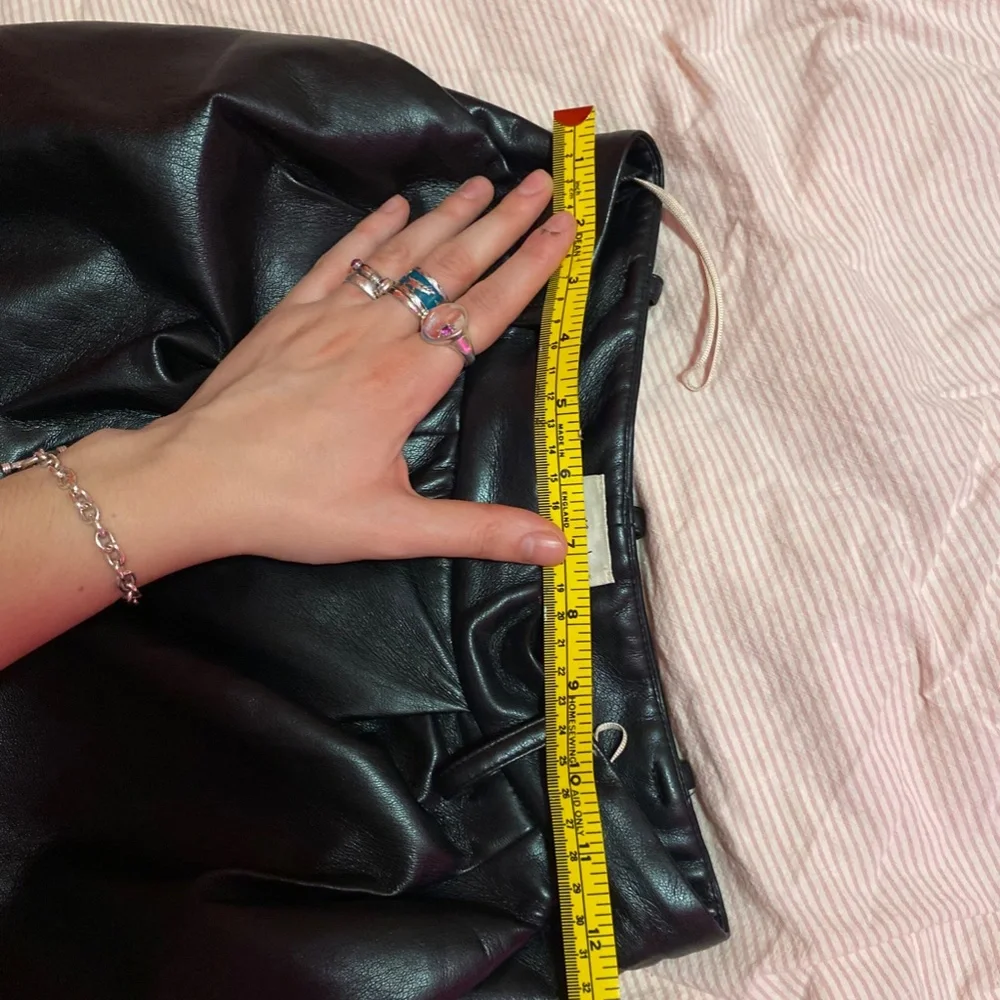Wilfred long faux leather shorts - Picture 4 of 4